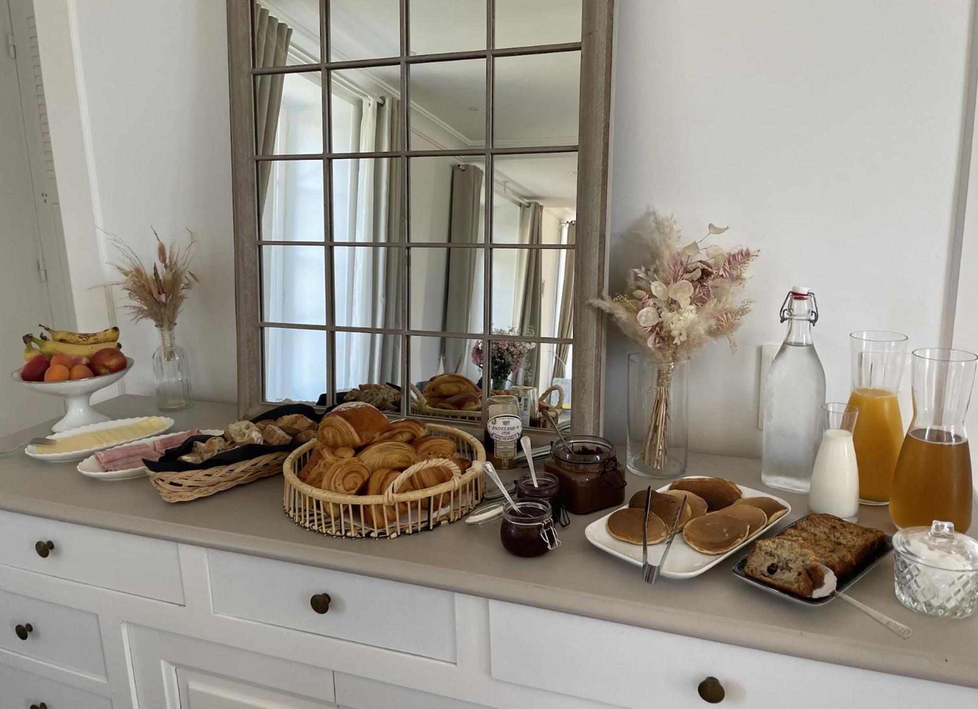 Domaine Les Jardins Darsene Bed & Breakfast Tinteniac Exterior photo